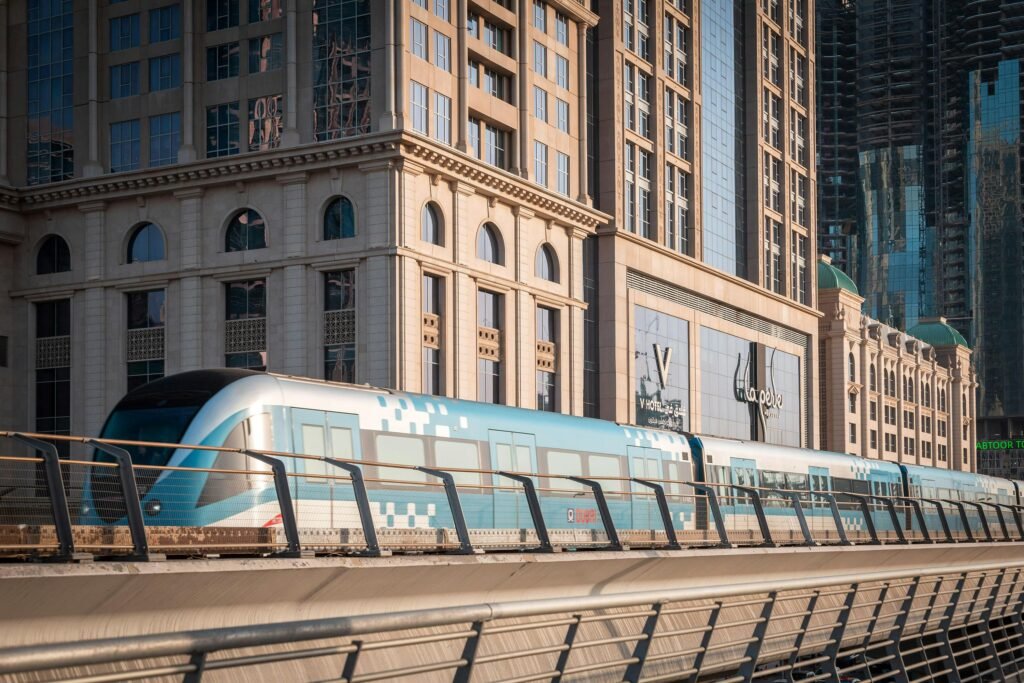 Metro train at Bisuness Bay